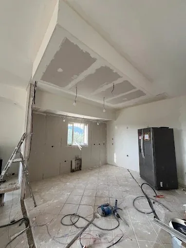 Cloisons et faux plafond en placo réalisés à Toulon